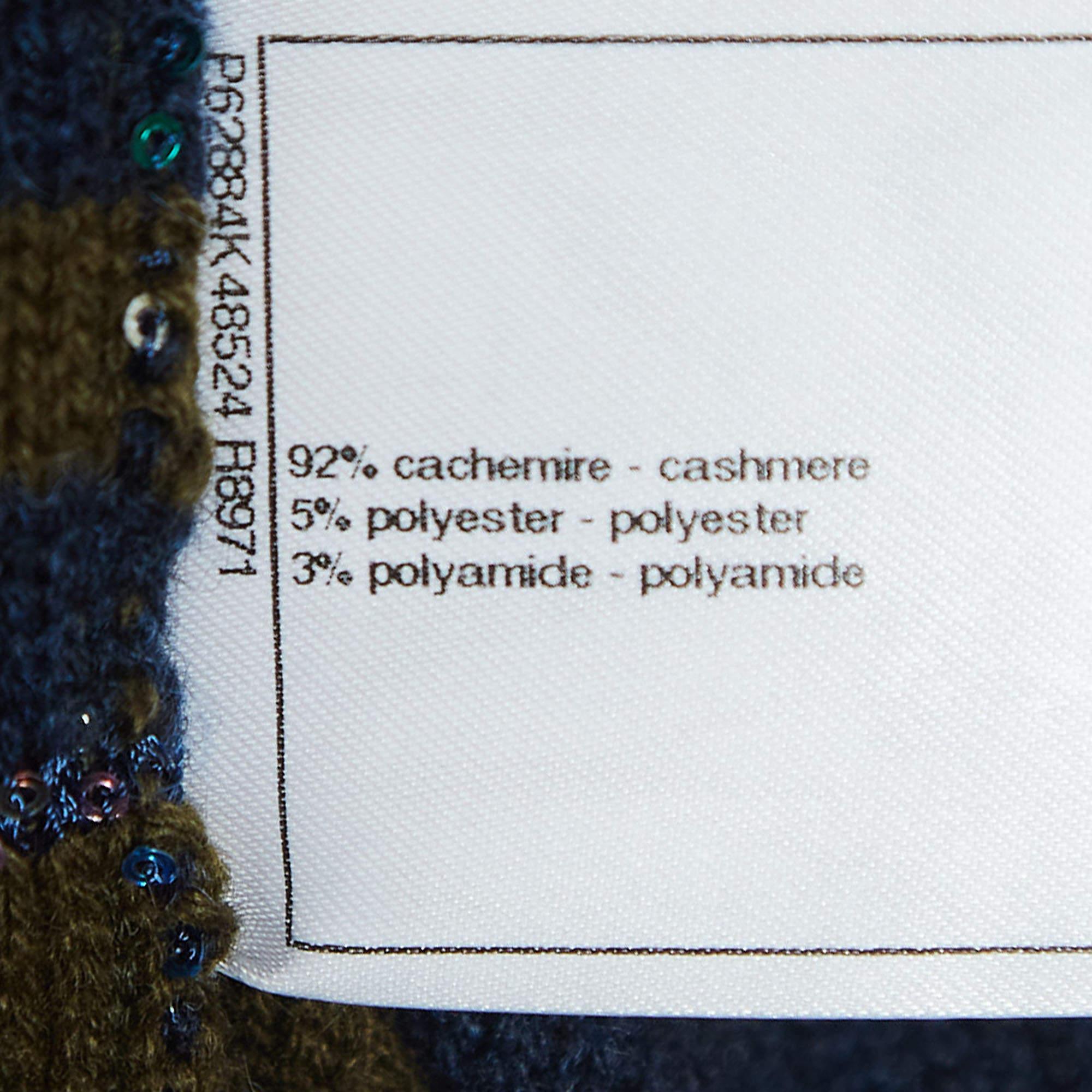 Chanel Cardigan long en cachemire rayé multicolore S Excellent état - En vente à Dubai, Al Qouz 2