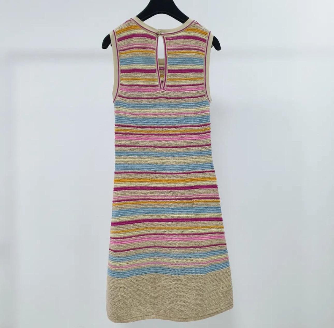 Chanel Mehrfarbig gestreiftes ärmelloses Kleid aus Baumwollstrick  Damen im Angebot