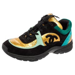 Chanel Mehrfarbige Turnschuhe aus Wildleder und Stoff CC Größe 40