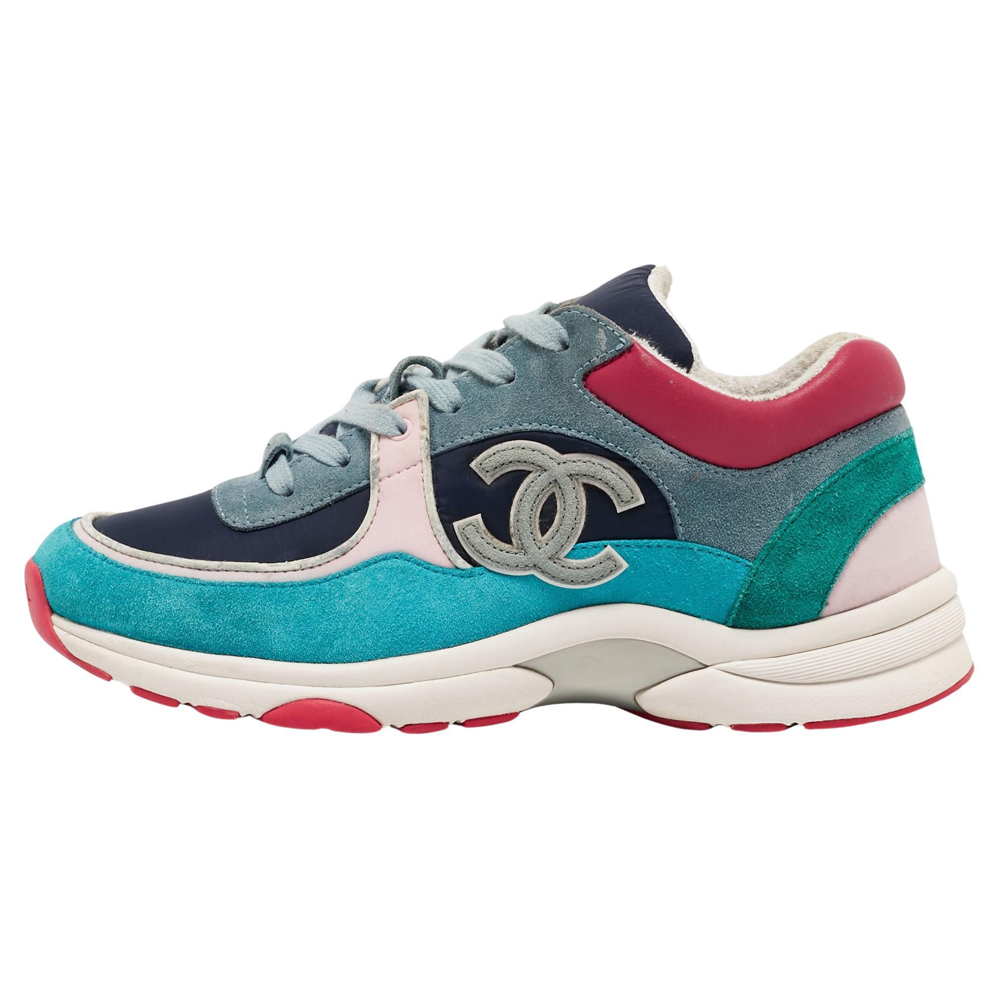 Chanel Multicolor Suede and Leather CC Low Top Sneakers Size 39 For Sale