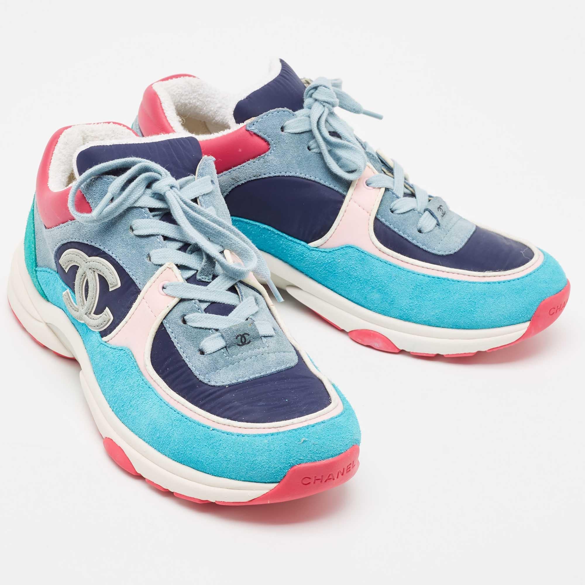 Baskets basses Chanel CC multicolores en daim et nylon, taille 40 Pour femmes en vente