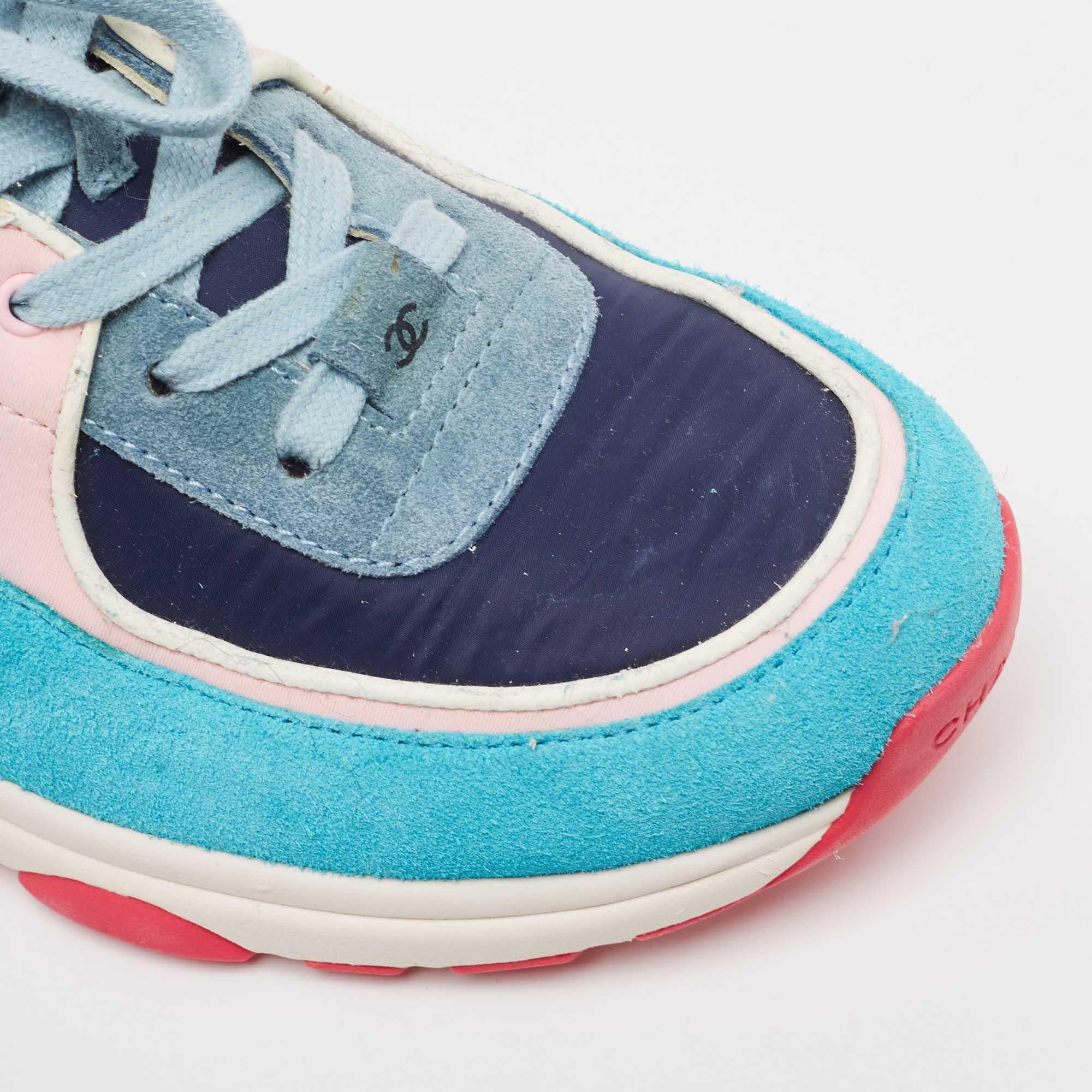 Baskets basses Chanel CC multicolores en daim et nylon, taille 40 en vente 1
