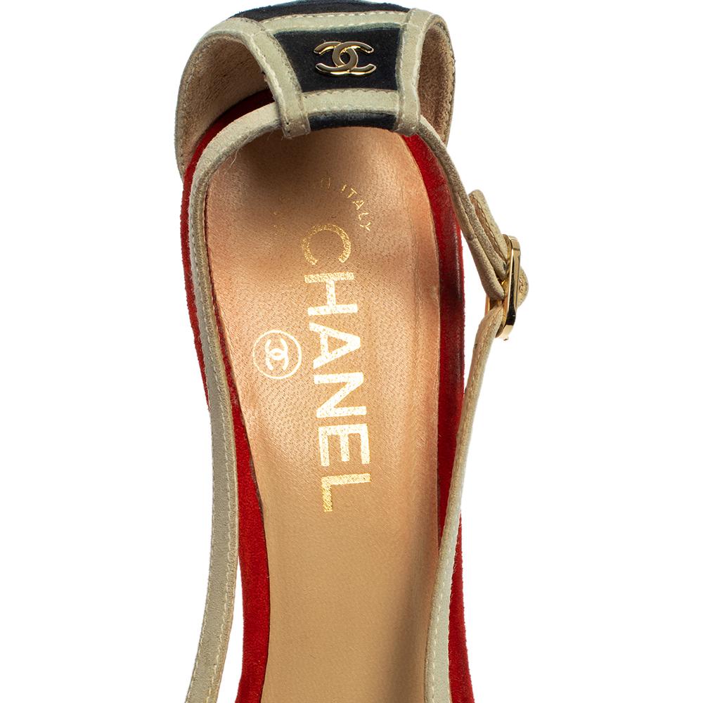 Chanel Mehrfarbige Wildleder-Sandalen mit Korkenabsatz und Knöchelriemen CC mit Schleife Größe 37 1