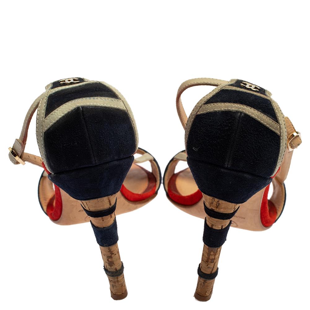 Chanel Mehrfarbige Wildleder-Sandalen mit Korkenabsatz und Knöchelriemen CC mit Schleife Größe 37 2