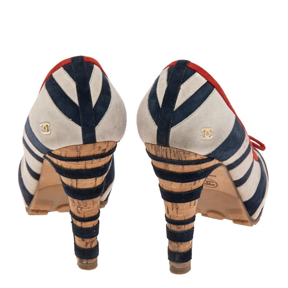 Chanel Multicolor Suede CC Striped Cork Heel Pumps Size 38 In Good Condition In Dubai, Al Qouz 2