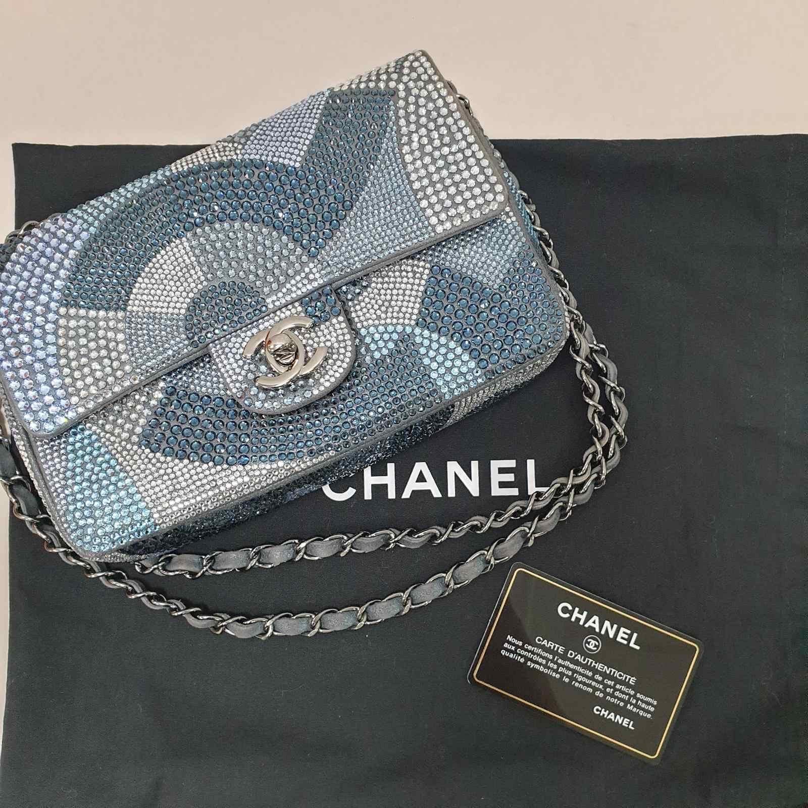 Chanel Mehrfarbige Swarovski Strass-Klappentasche mit Klappe  im Zustand „Gut“ im Angebot in Krakow, PL