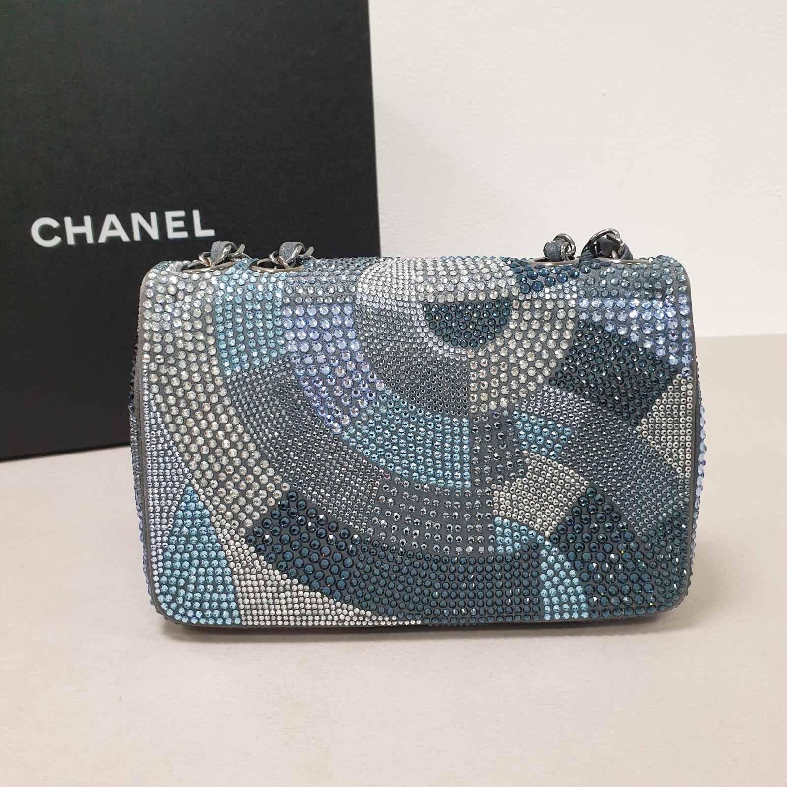 Chanel Mehrfarbige Swarovski Strass-Klappentasche mit Klappe  Damen im Angebot