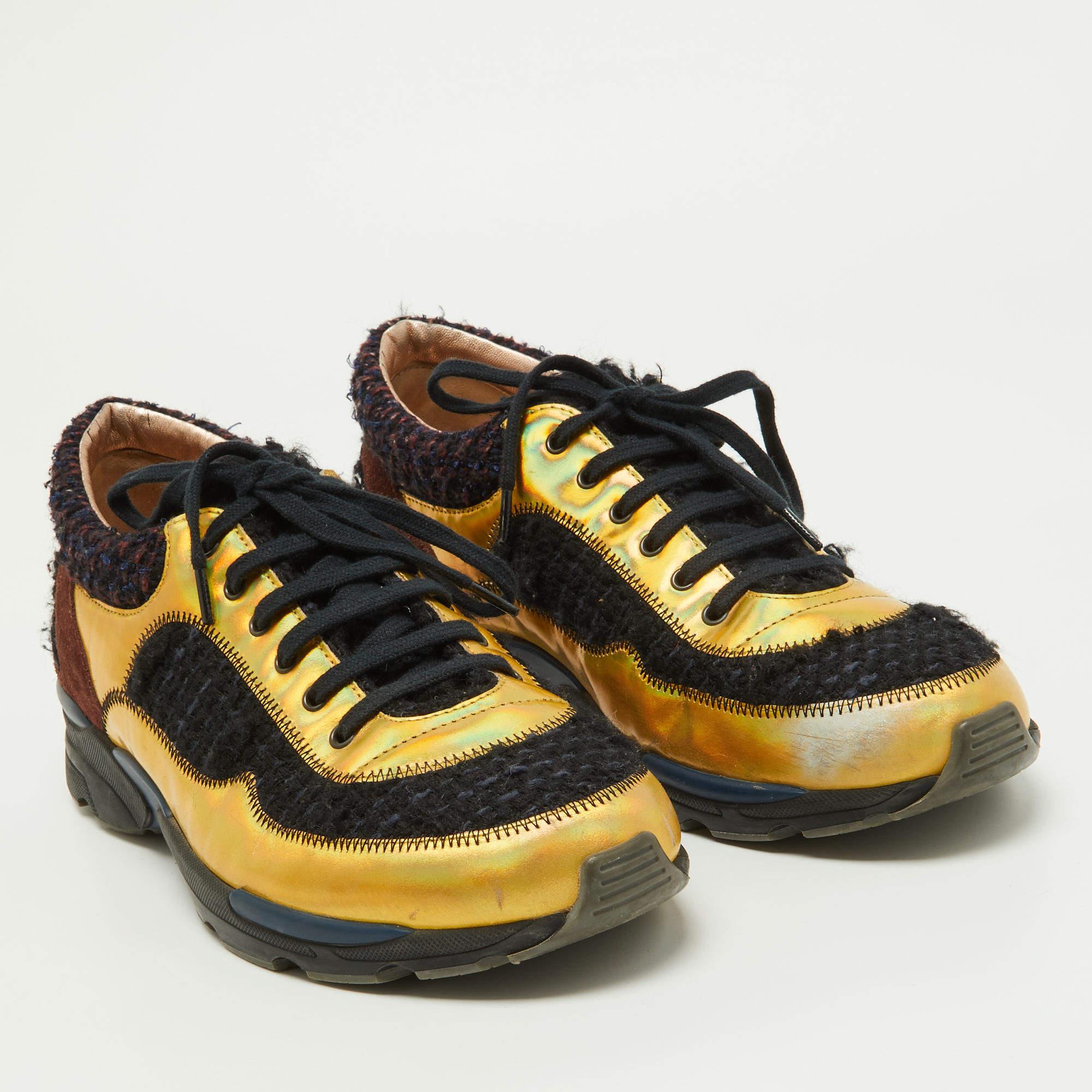 Chanel Multicolor Tweed and Leather CC Low Top  Sneakers Size 39 In Good Condition In Dubai, Al Qouz 2