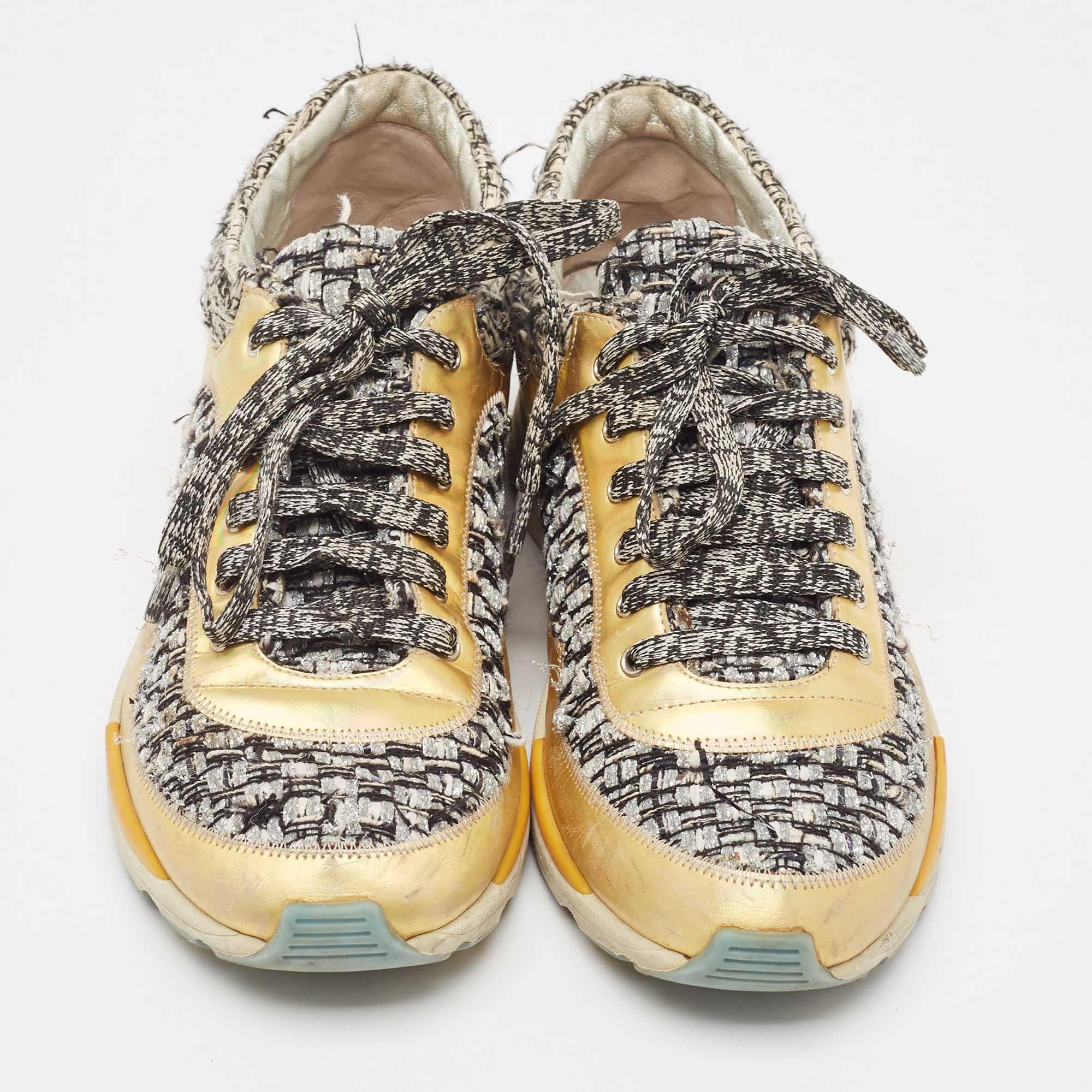Beige Chanel Multicolor Tweed and Leather Interlocking Sneakers Size 38 For Sale