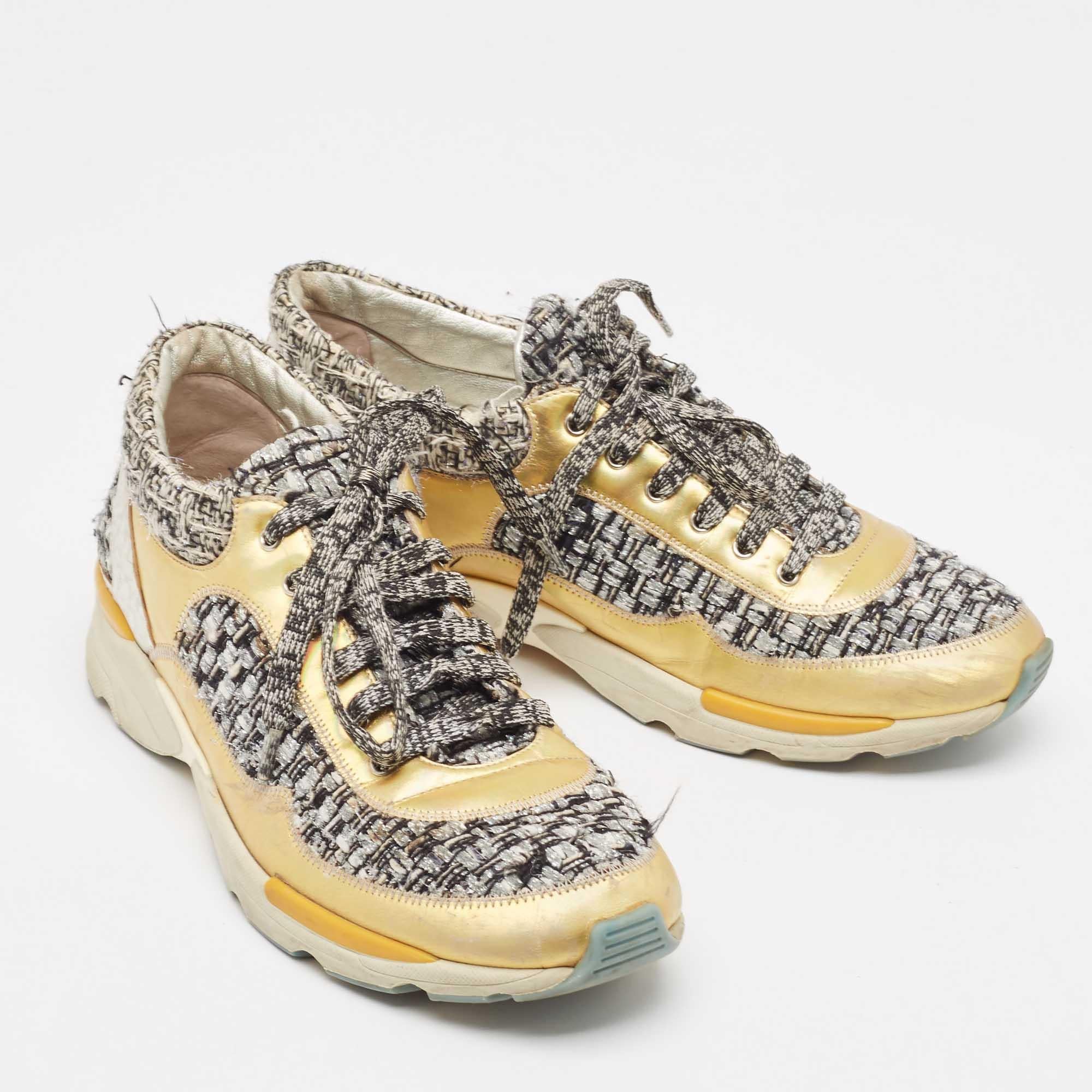 Chanel Multicolor Tweed and Leather Interlocking Sneakers Size 38 In Fair Condition For Sale In Dubai, Al Qouz 2