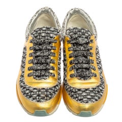 Baskets Chanel en tweed multicolore et cuir à lacets, taille 37