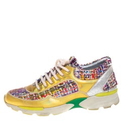 Baskets Chanel en tweed multicolore et cuir métallisé à lacets, taille 37