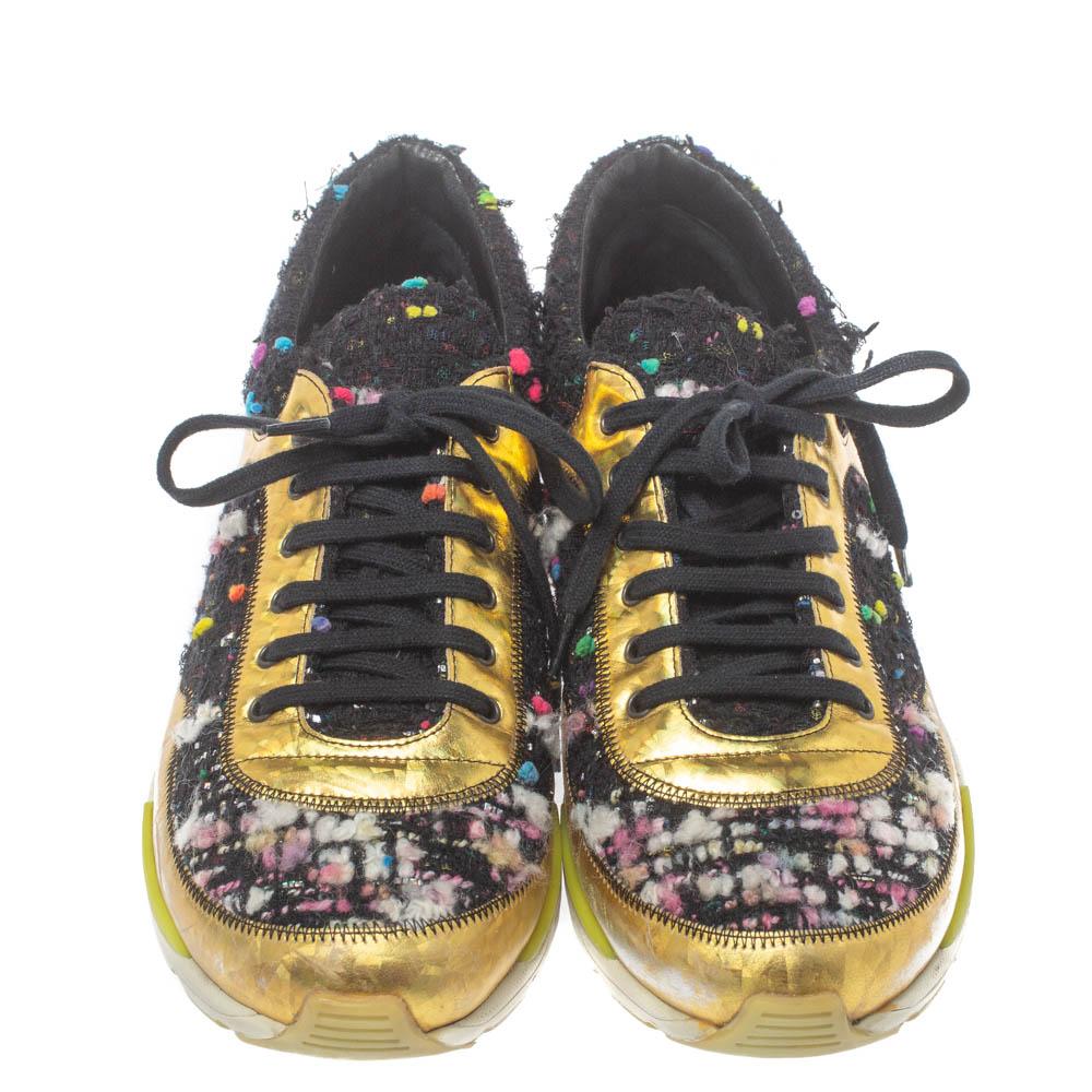 These fabulous sneakers from Chanel are here to impress you with their effortless style! The multicolor sneakers have been crafted from tweed fabric and metallic leather and styled with round toes, lace-ups on the vamps, and the iconic CC logo