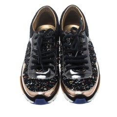 Baskets Chanel en tweed multicolore et cuir métallique, Taille 38