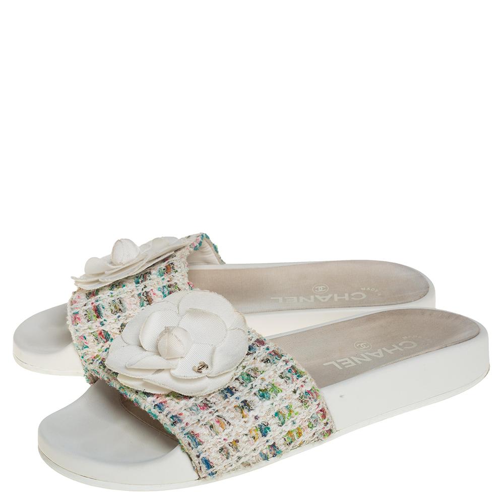 Chanel Multicolor Tweed Camellia Slide Sandals Size 37 In Good Condition In Dubai, Al Qouz 2