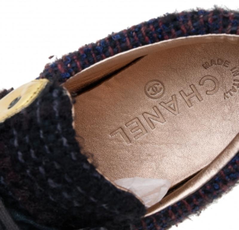 Designed into a chunky size, these Chanel sneakers are not just stylish in appeal but also comfortable to wear. Crafted from quality materials, they are designed with CC logos on the counters. Finished off with laces on the vamps, these kicks still