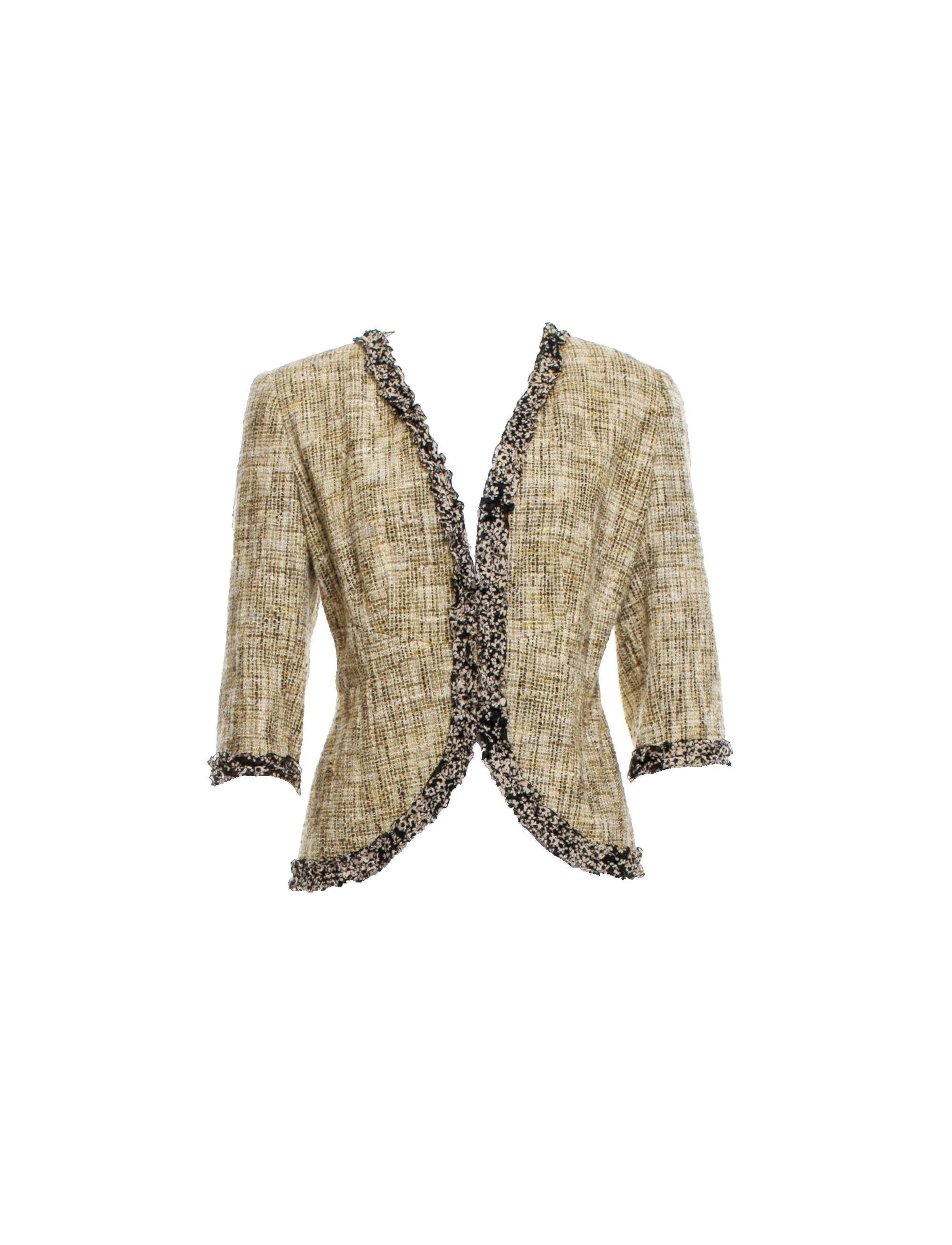 Chanel signature jacket
A timeless classic that should be in every woman's wardrobe
Finest tweed fabric exclusively produced by Maison Lesage for Chanel
Beautiful pastel colors - this jacket is so versatile and fits to all
Cropped sleeves
Fully