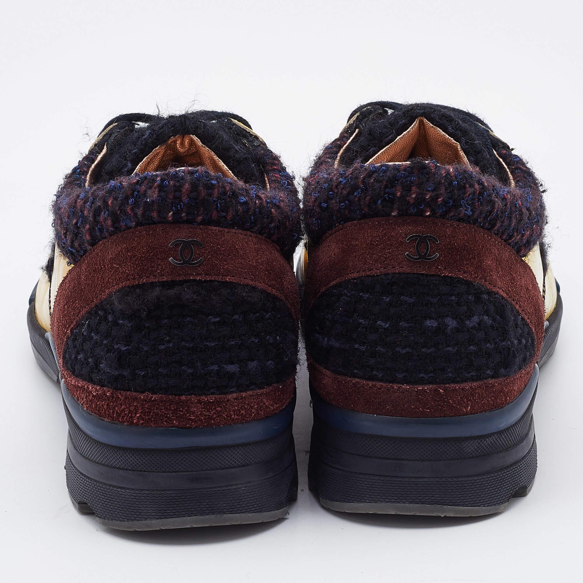 Chanel Multicolor Tweed Leather and Suede CC Low-Top Sneakers Size 39 In Good Condition In Dubai, Al Qouz 2