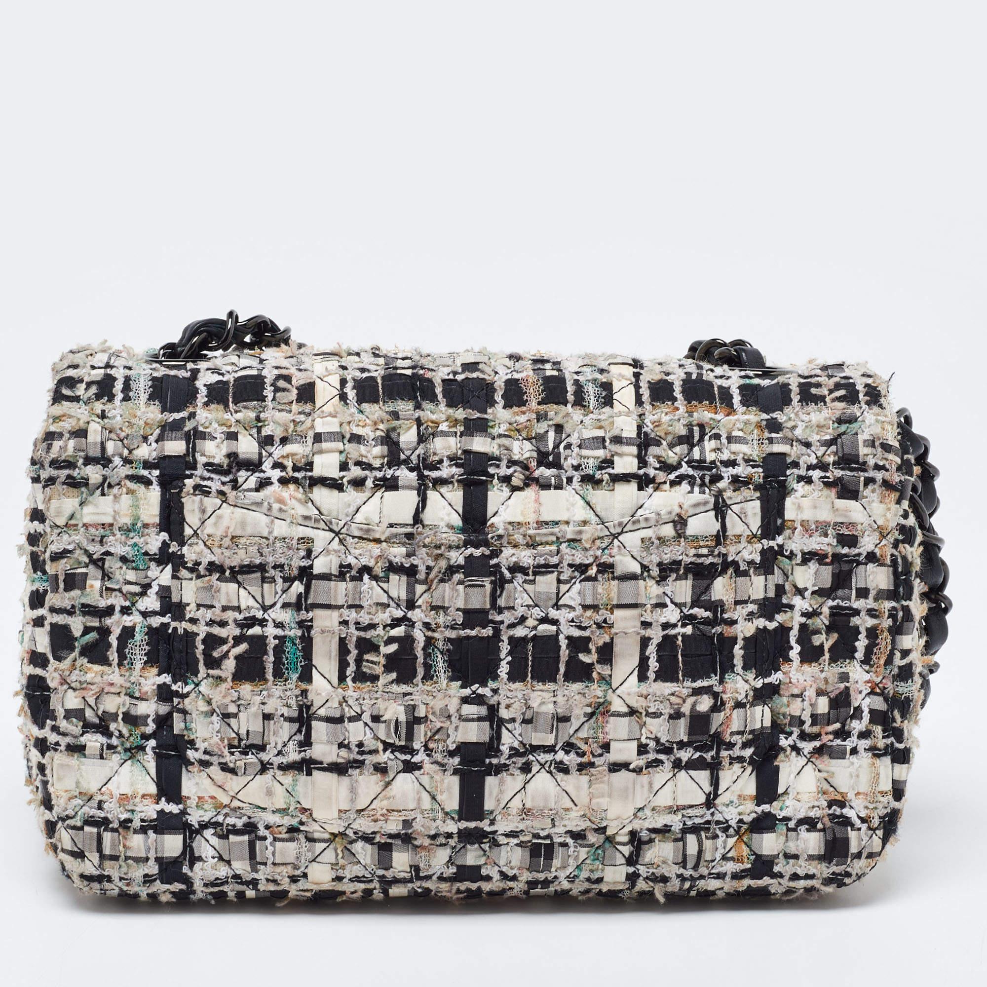 Chanel's flap bags are timeless and you need to add one to your handbag collection right away. Exquisitely crafted from tweed, it bears their iconic CC turn-lock on the flap. The piece has a lovely chain link just so you can easily parade it. This