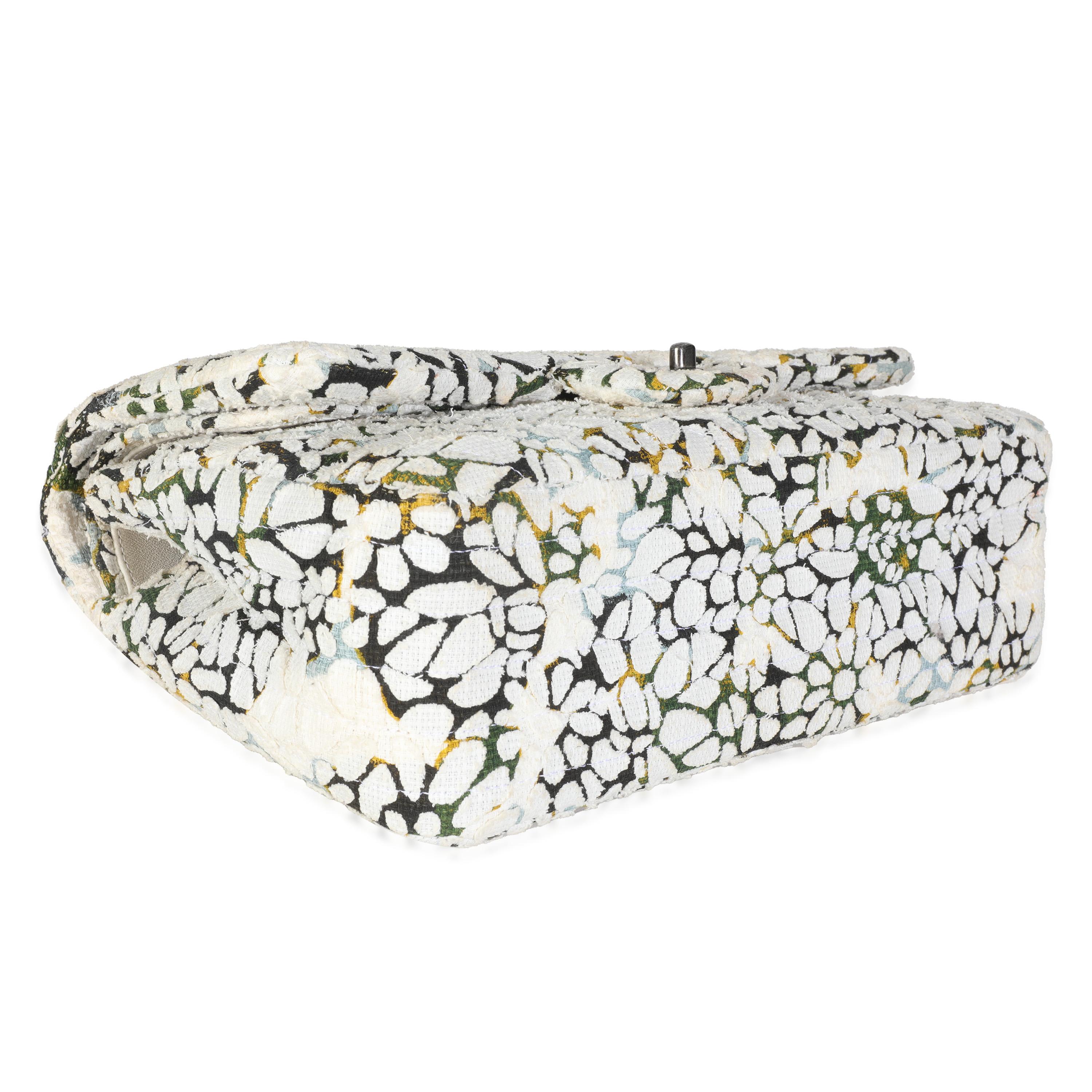Chanel - Sac à double rabat avec fleurs multicolores blanches et découpées en vente 2