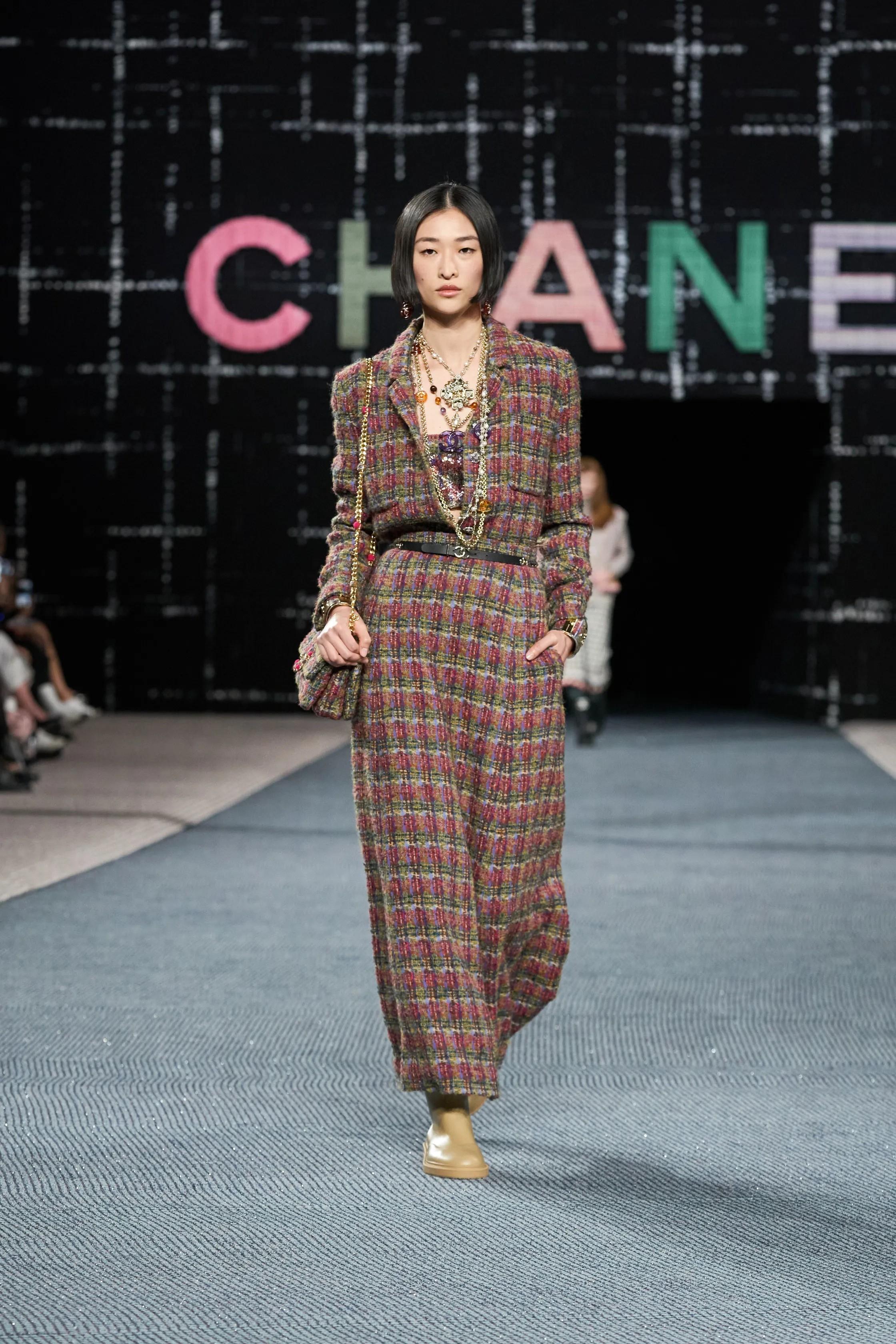 CHANEL multicolor wool mohair 2022 22K TWEED OVER-SHIRT Shirt 42 L For Sale 5
