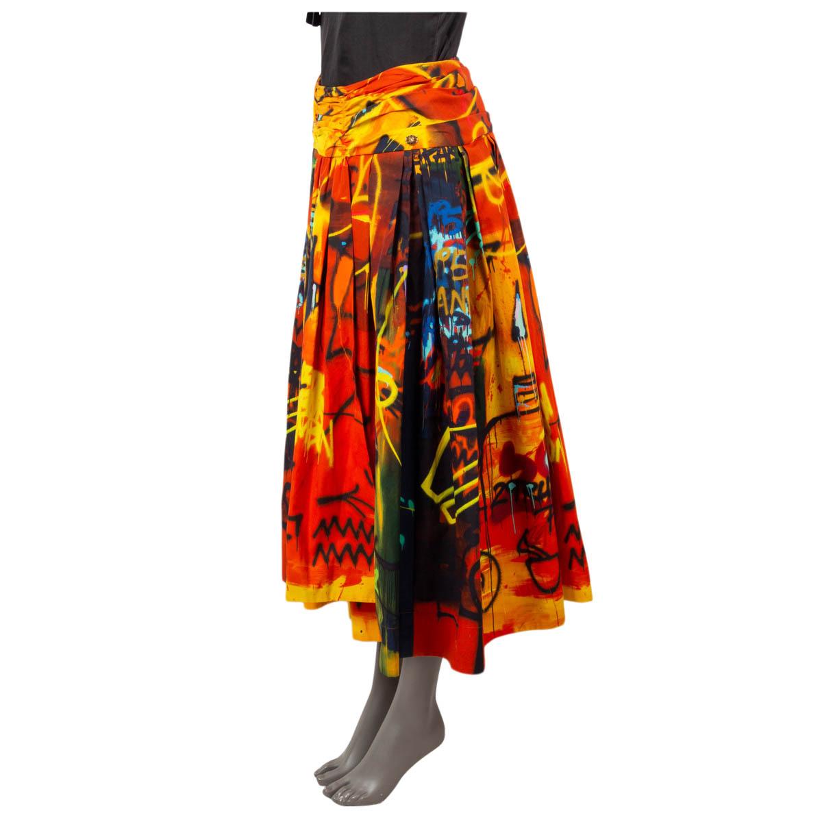 100% authentic Chanel 2019 New York graffiti print flared cotton (100%) midi skirt in orange, black, green, turquoise, blue, yellow and red. The pleated design features a shorter apron detail at front and slit side-pockets. Opens with a zipper at