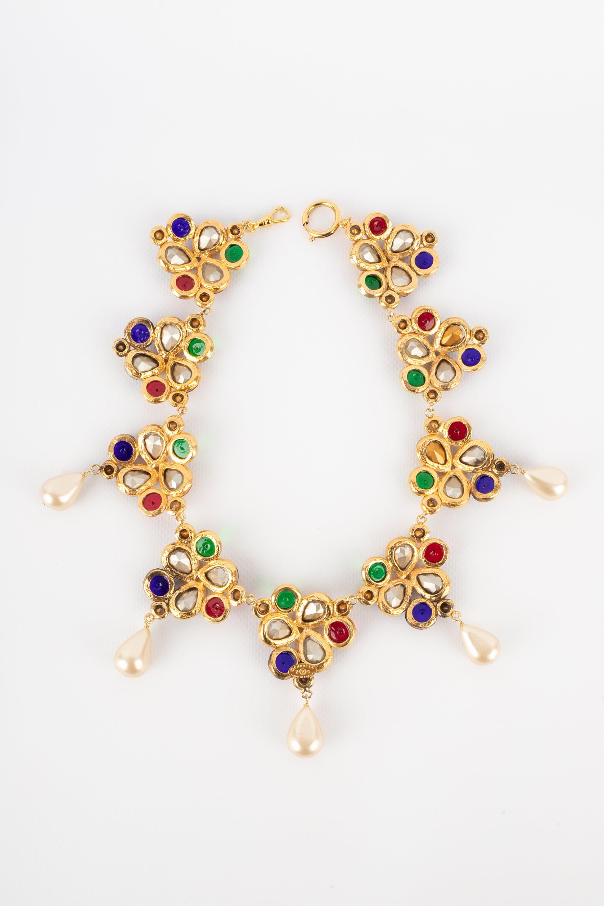 Donna Collana Chanel con strass multicolore, 2cc6 in vendita