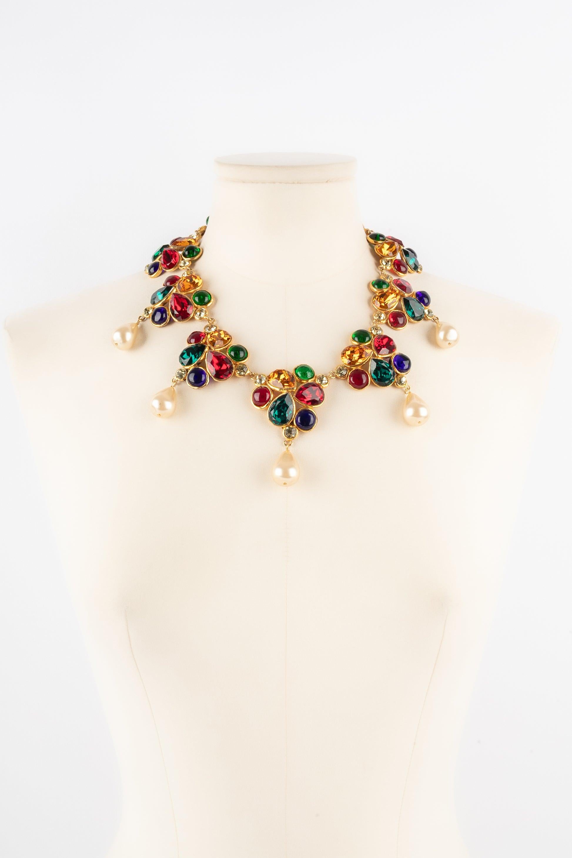Collana Chanel con strass multicolore, 2cc6 in vendita 1