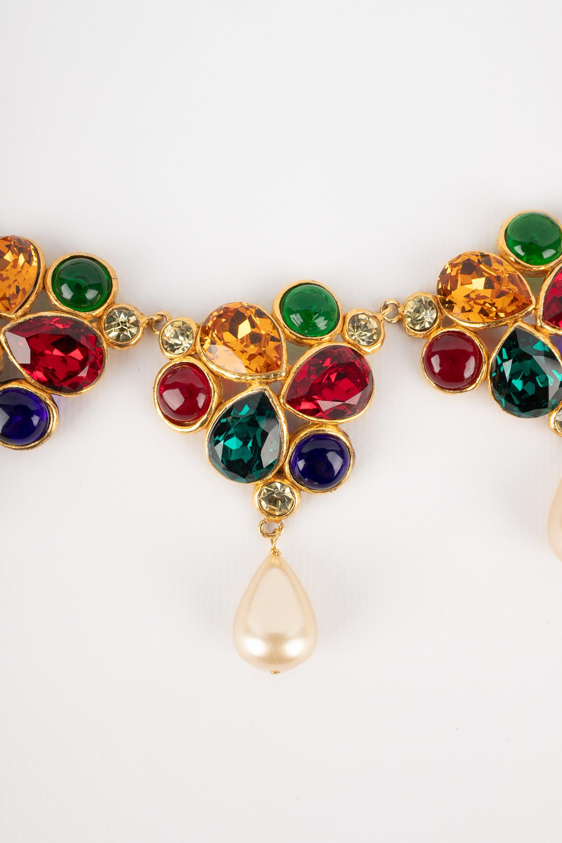 Collana Chanel con strass multicolore, 2cc6 in vendita 4