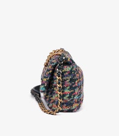 Chanel - Petit 19 - Tissu de tweed matelassé arc-en-ciel multicolore et cuir de veau bleu