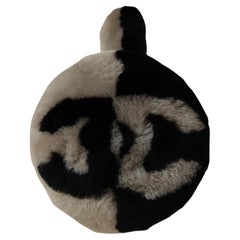 Chanel Mehrfarbige CC-Ohrklappe