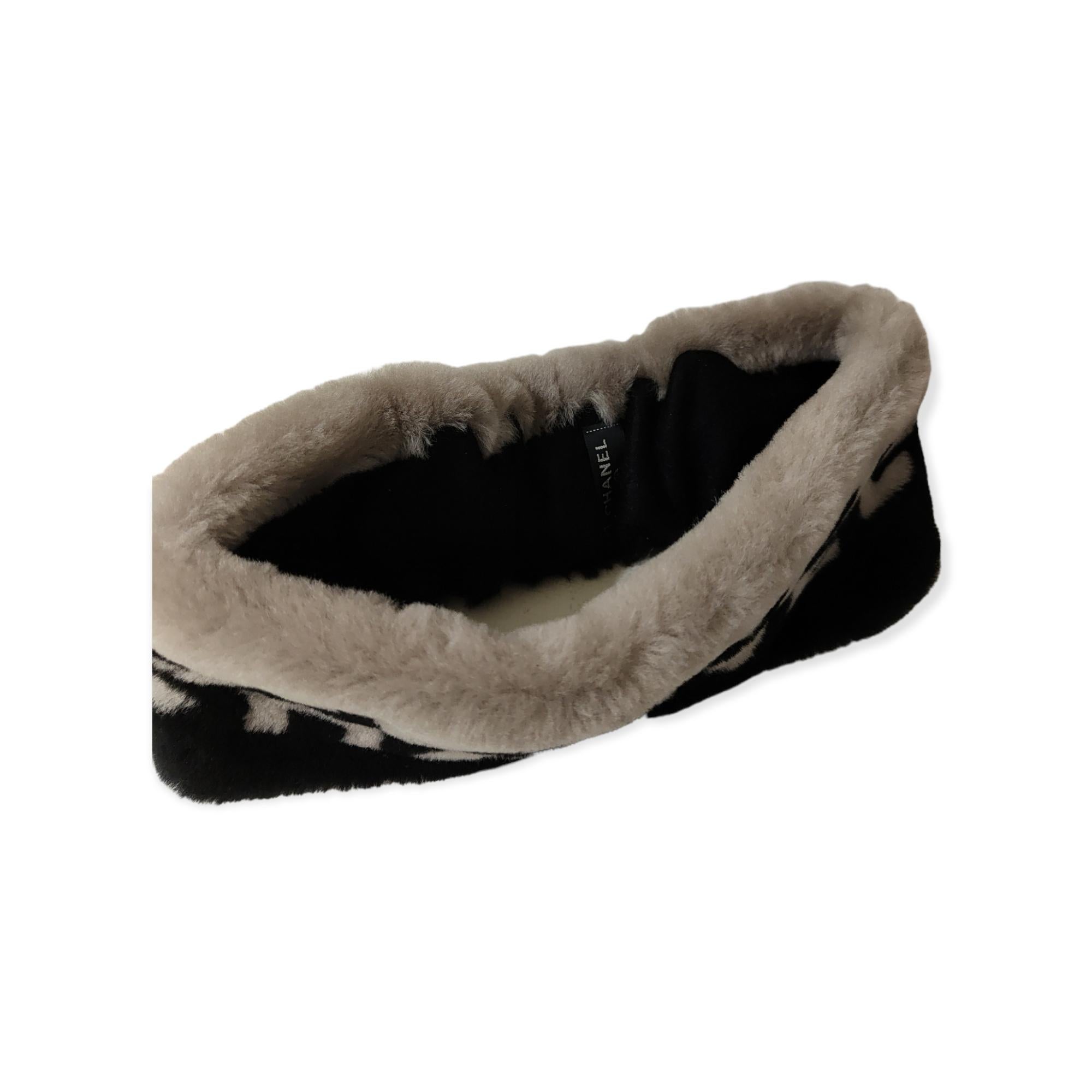 Chanel multicoloured sheepskin cashmere headband neck warmer In Excellent Condition In Capri, IT