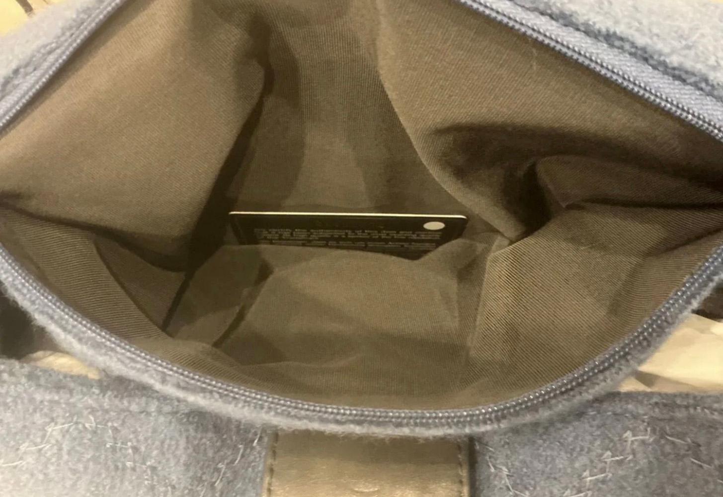 CHANEL Museum Grade Paris / Salzburg Österreichische Charme Tasche im Angebot 5