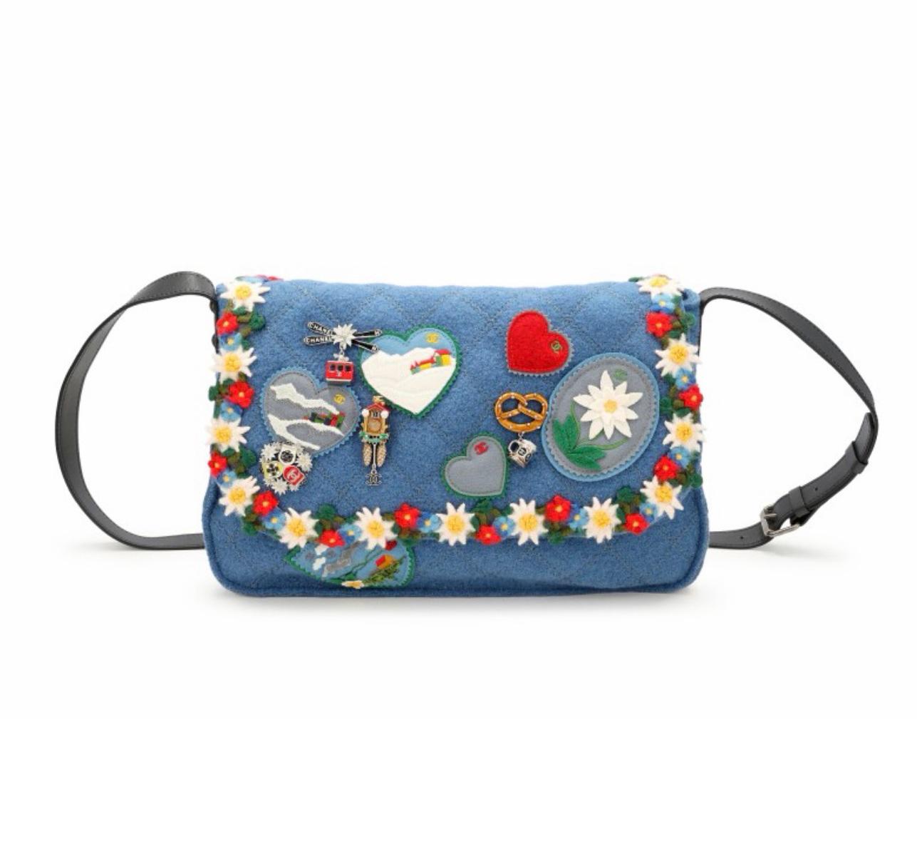 CHANEL Museum Grade Paris / Salzburg Österreichische Charme Tasche (Grau) im Angebot