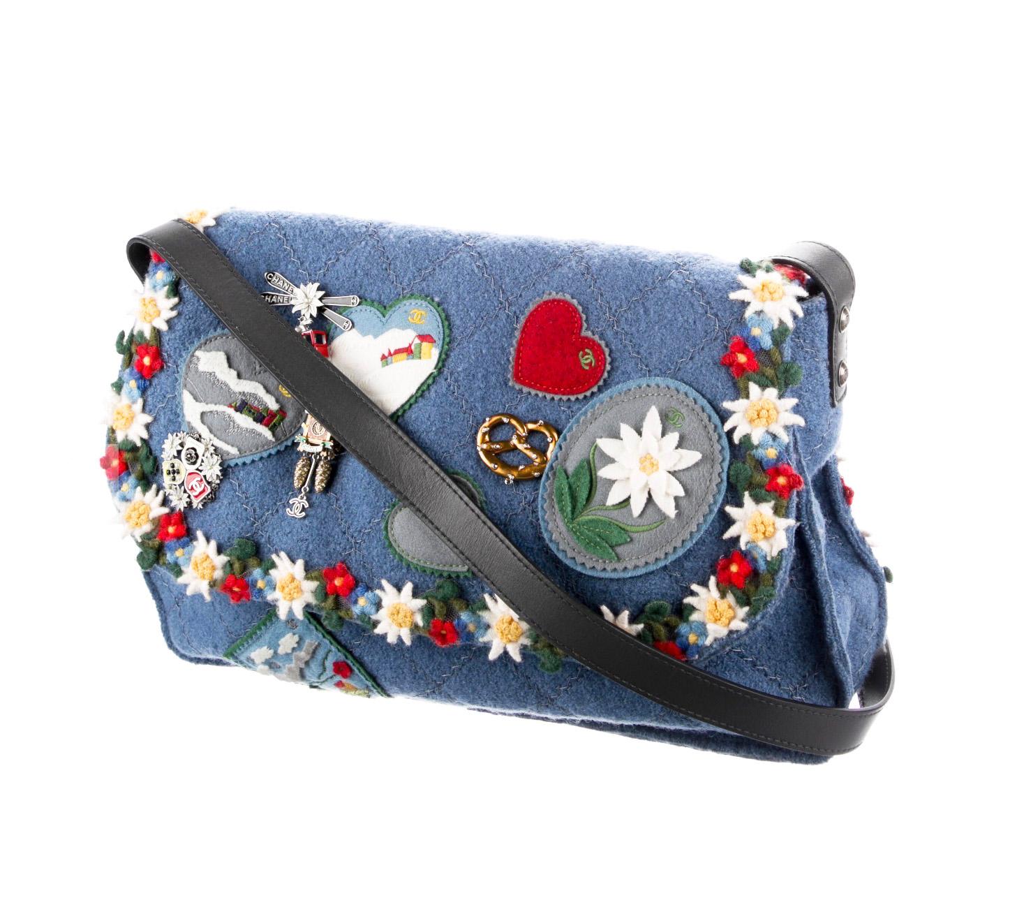 CHANEL Museum Grade Paris / Salzburg Österreichische Charme Tasche für Damen oder Herren im Angebot