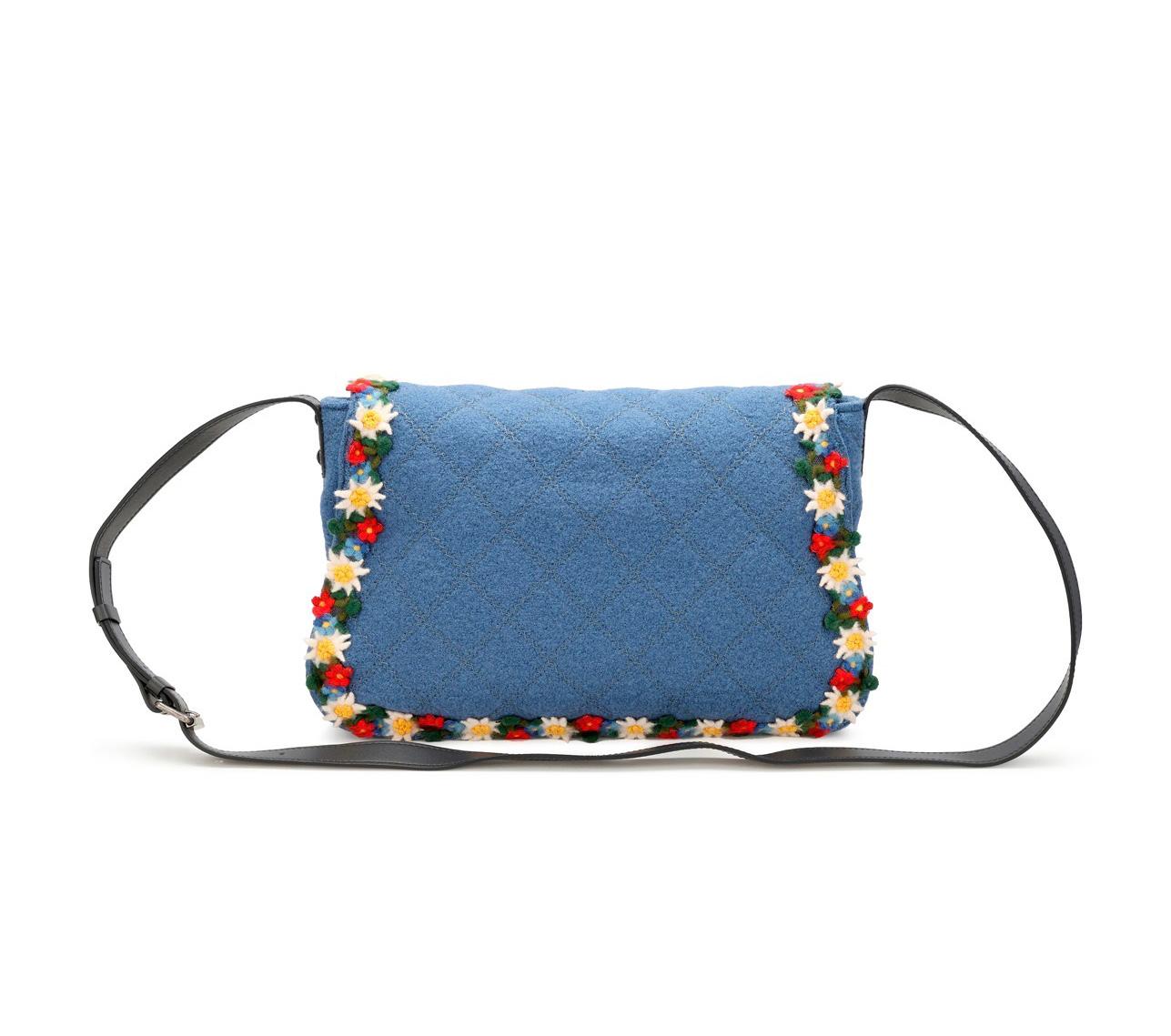 CHANEL Museum Grade Paris / Salzburg Österreichische Charme Tasche im Angebot 4