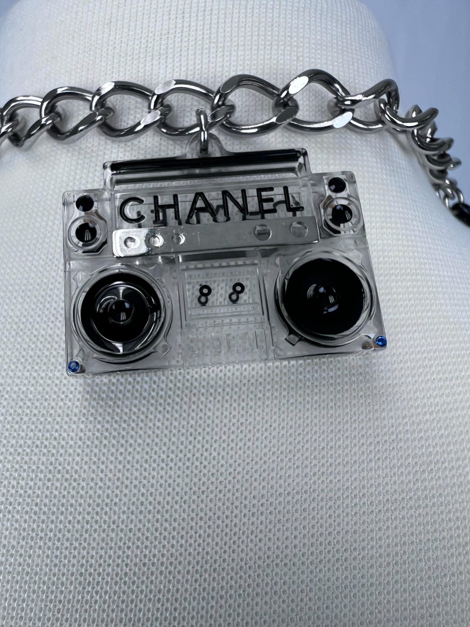 Chanel collana con charme a motivo musicale P/E 2004 in vendita 2