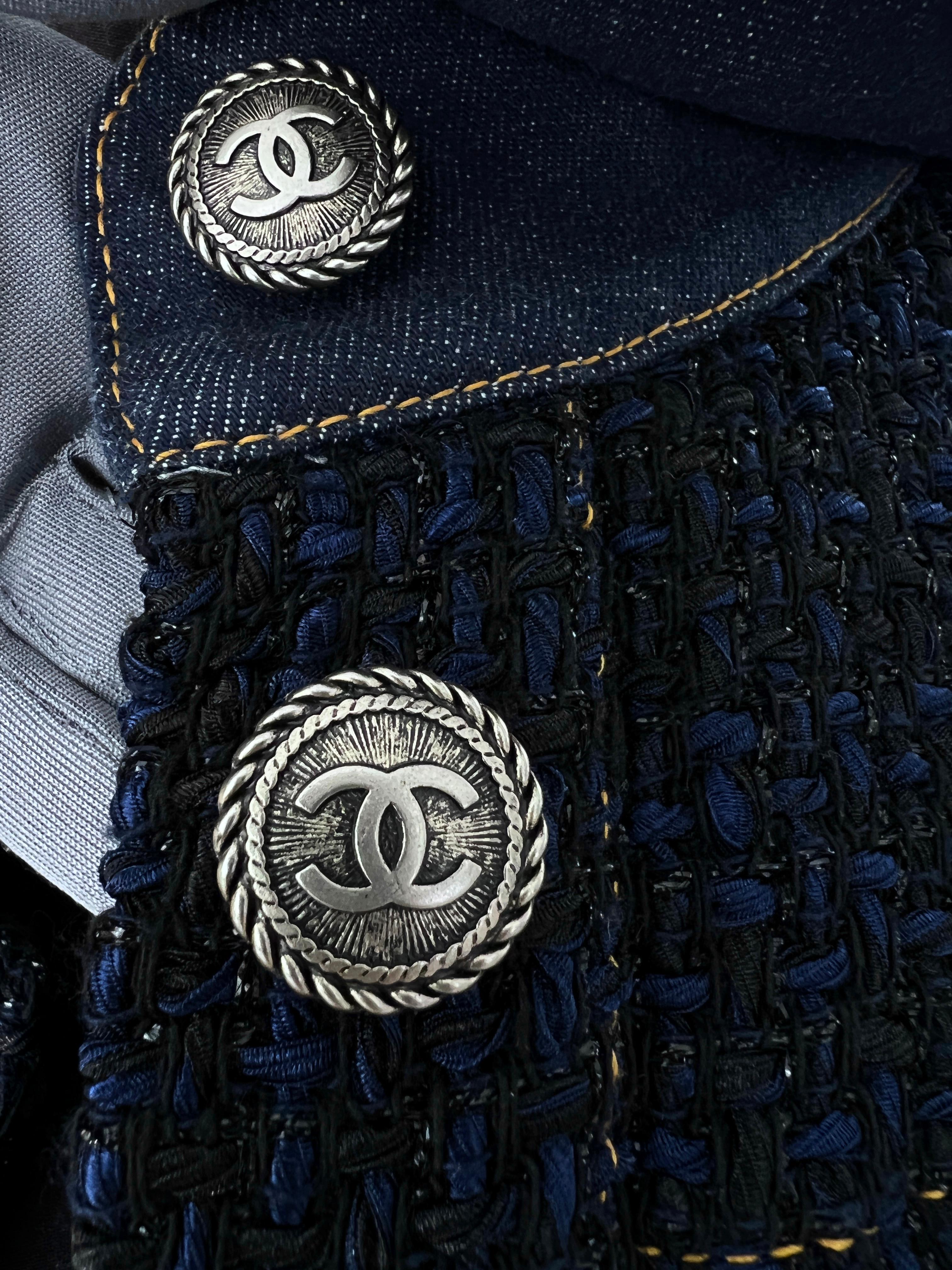 Chanel Must Have Ad Campaigner Lesage Tweed Jacket en vente 11
