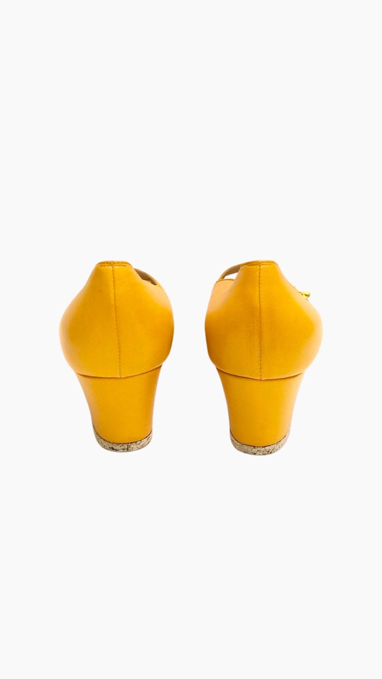 Chanel Mustard Yellow Lambskin CC Turn-Lock Shoes  In Excellent Condition For Sale In Sheung Wan, HK