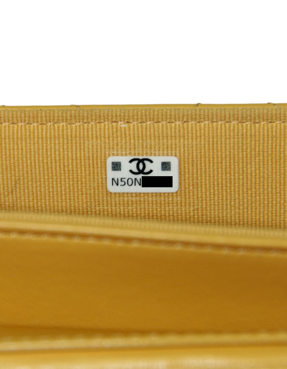 Chanel Bolso Crossbody de Asa Acolchada de Piel de Cordero Amarillo Mostaza 3