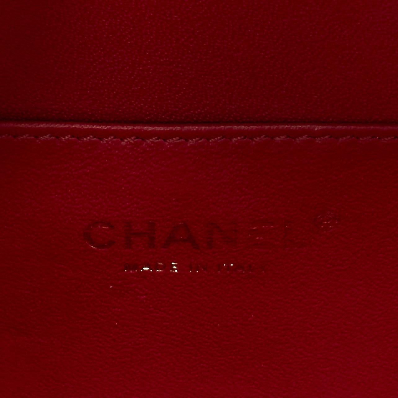 CHANEL N/S Vanity Vertical black filigree gold CC logo small crossbody bag For Sale 5