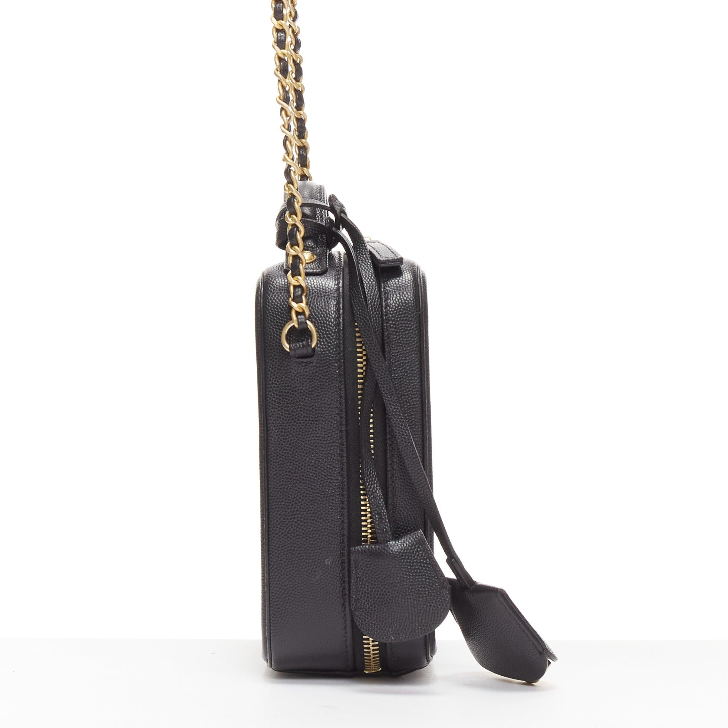 CHANEL N/S Vanity Vertical black filigree gold CC logo small crossbody bag In Excellent Condition For Sale In Hong Kong, NT