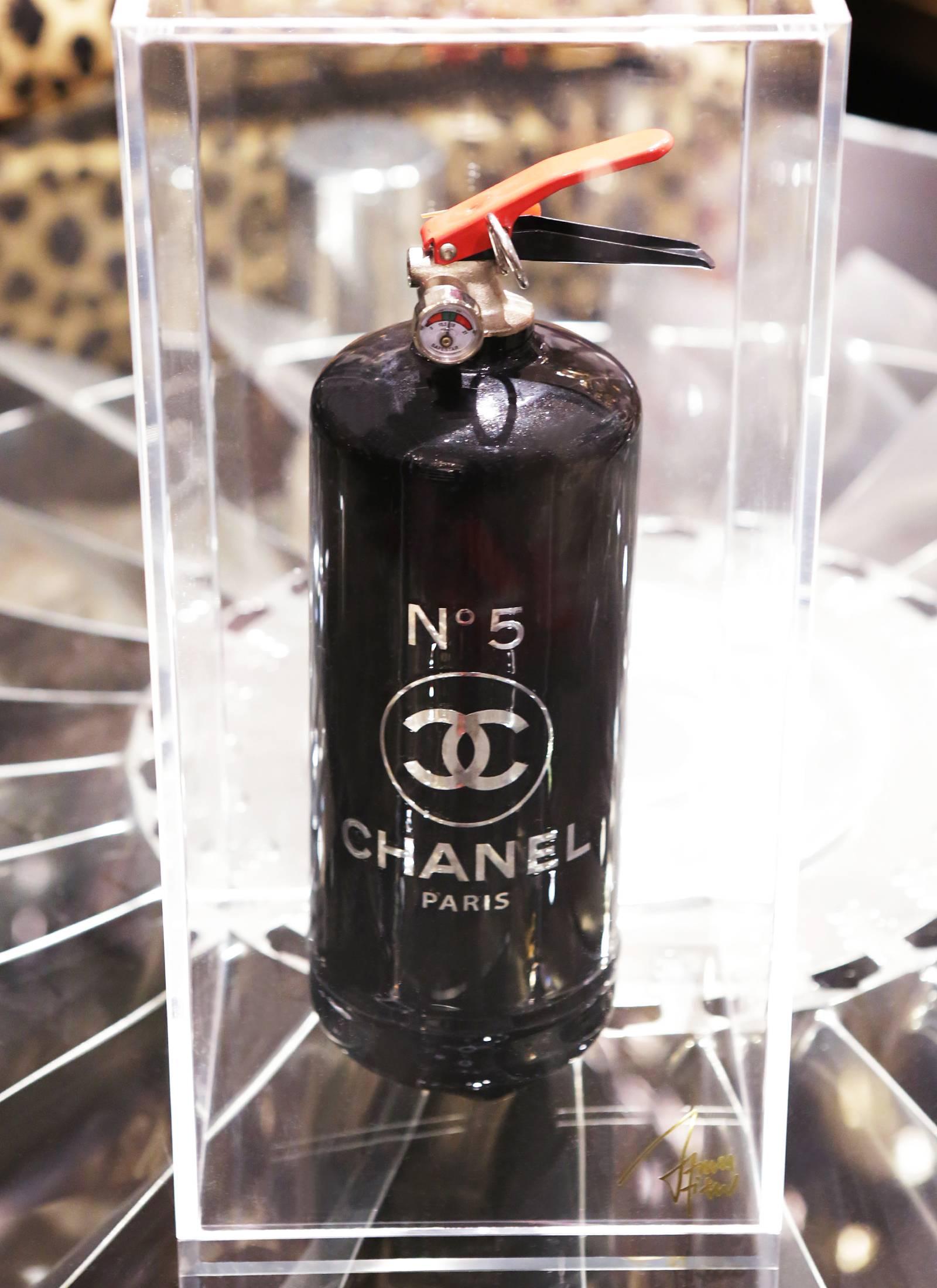 Dutch Chanel N°5 Extinguisher Black Glossy Limited