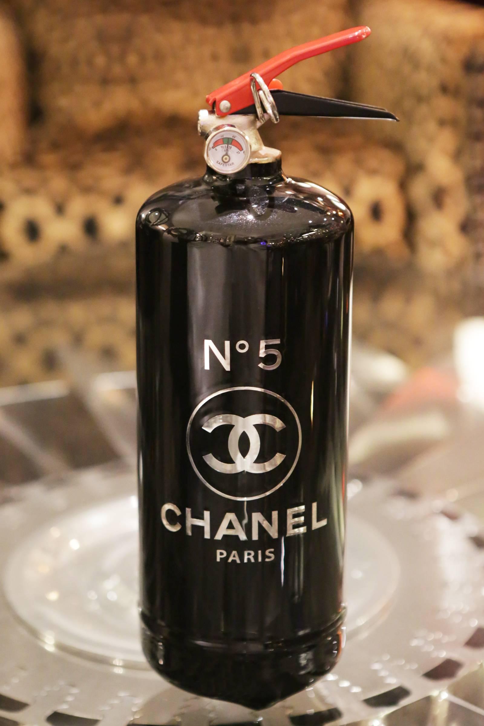 Chanel N°5 Extinguisher Black Glossy Limited In Excellent Condition In Paris, FR