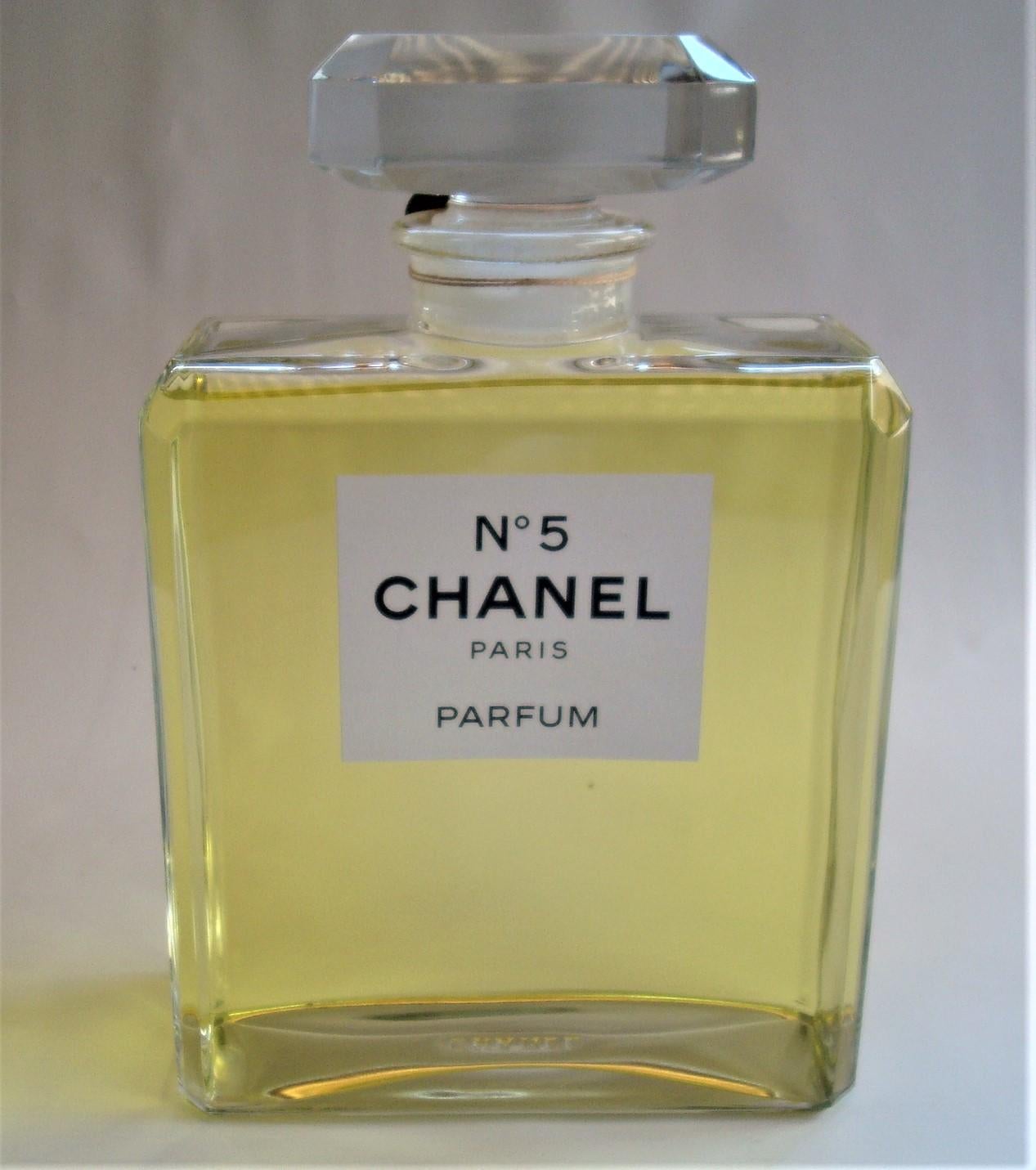 Store display large perfume advertising. (factice / dummy perfume bottle, it's not perfume, it's colored water). Perfect to decorate a guest bathroom. Everyone loves Chanel. Rare vintage Chanel No. 5 huge factice dummy display bottle this is a huge