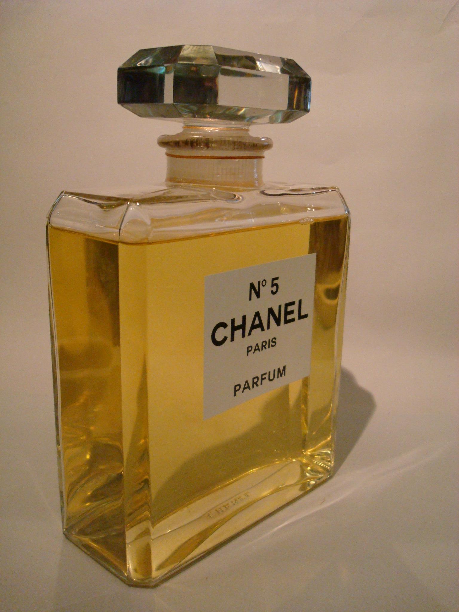 Moderne Chanel N5 Huge Store Display Perfume Bottle Advertising:: France:: 20th Century