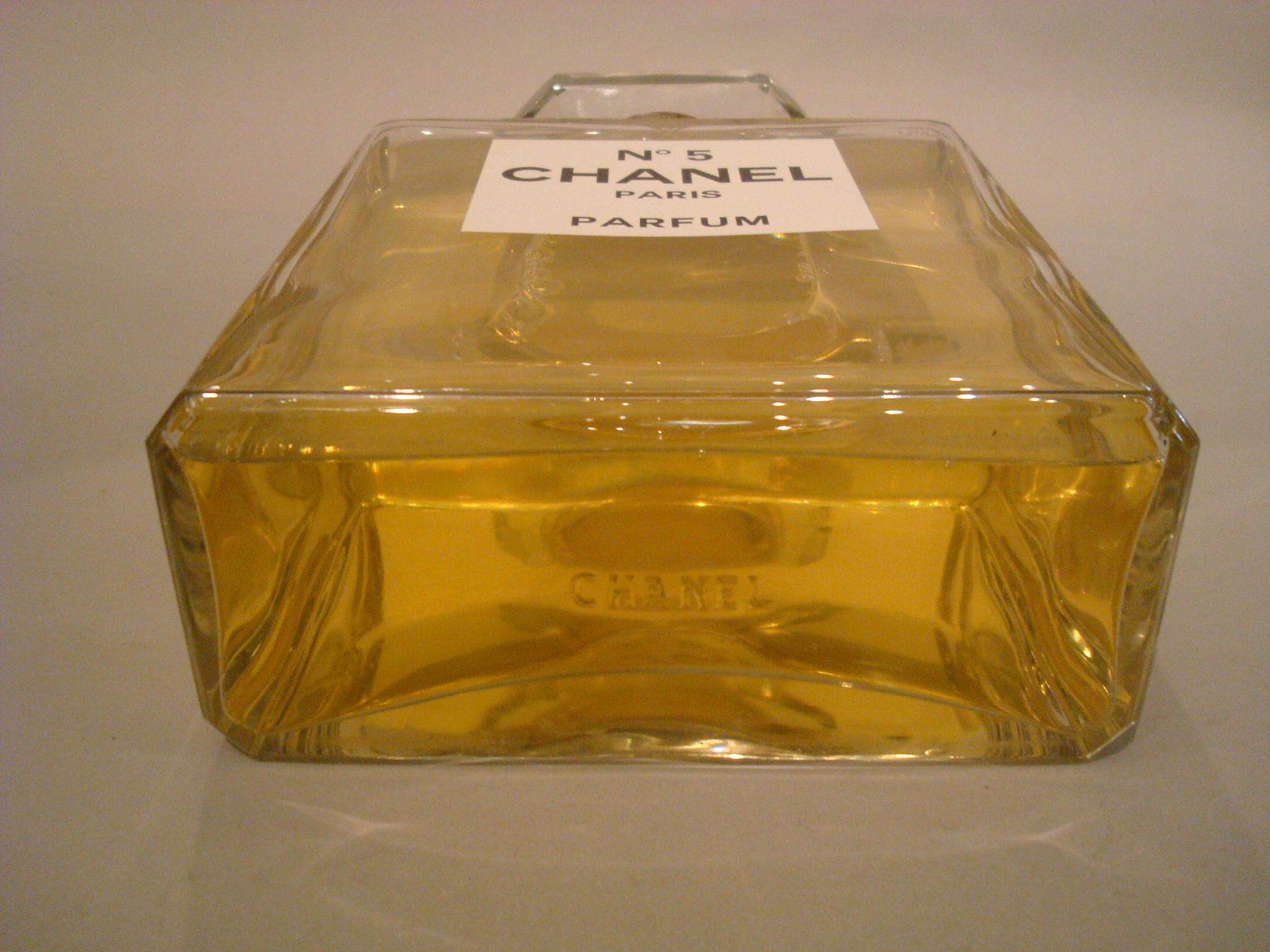 Verre Chanel N5 Huge Store Display Perfume Bottle Advertising:: France:: 20th Century