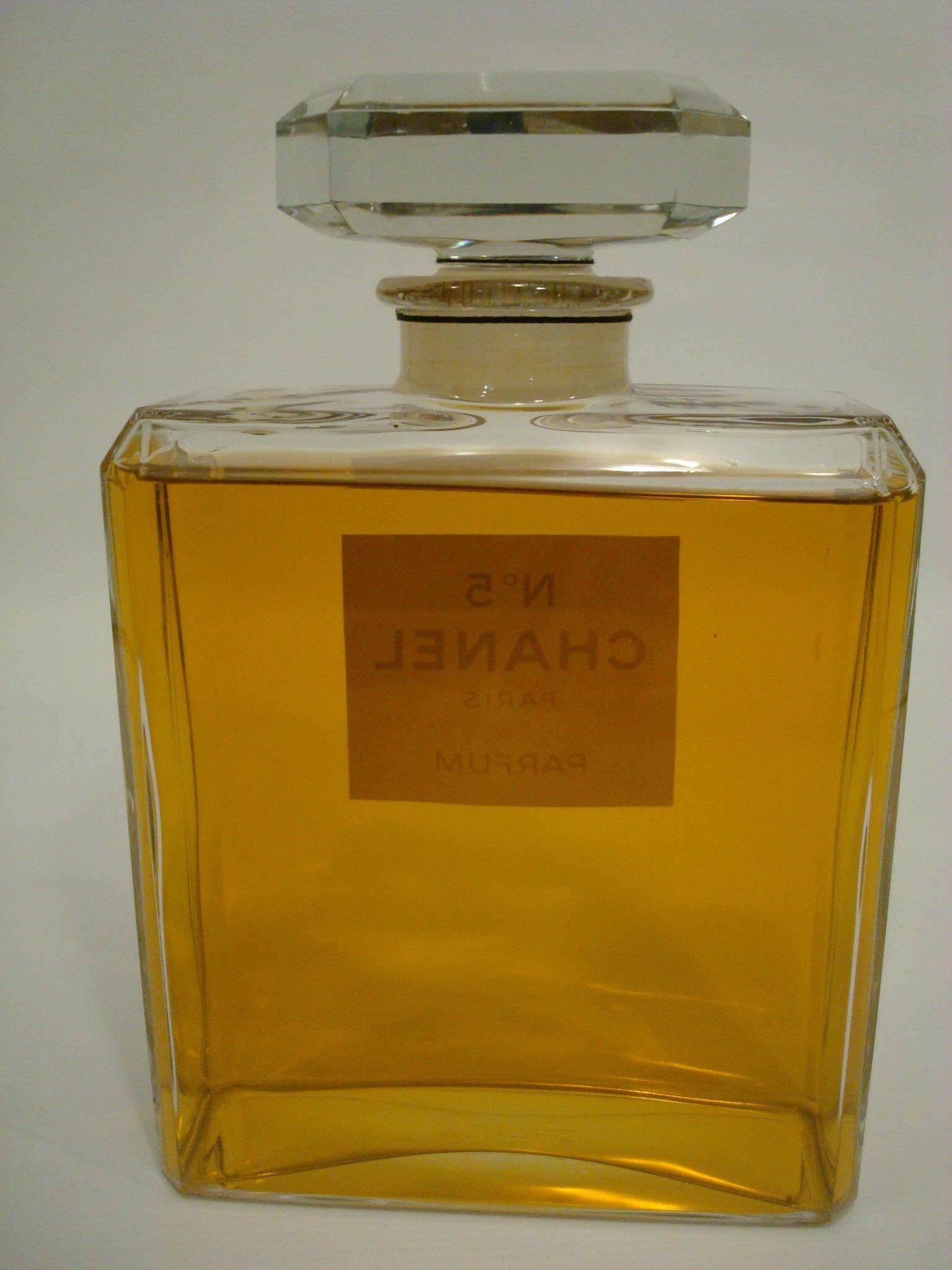 Chanel N5 Huge Store Display Perfume Bottle Advertising, France, 20th Century In Good Condition In Buenos Aires, Olivos