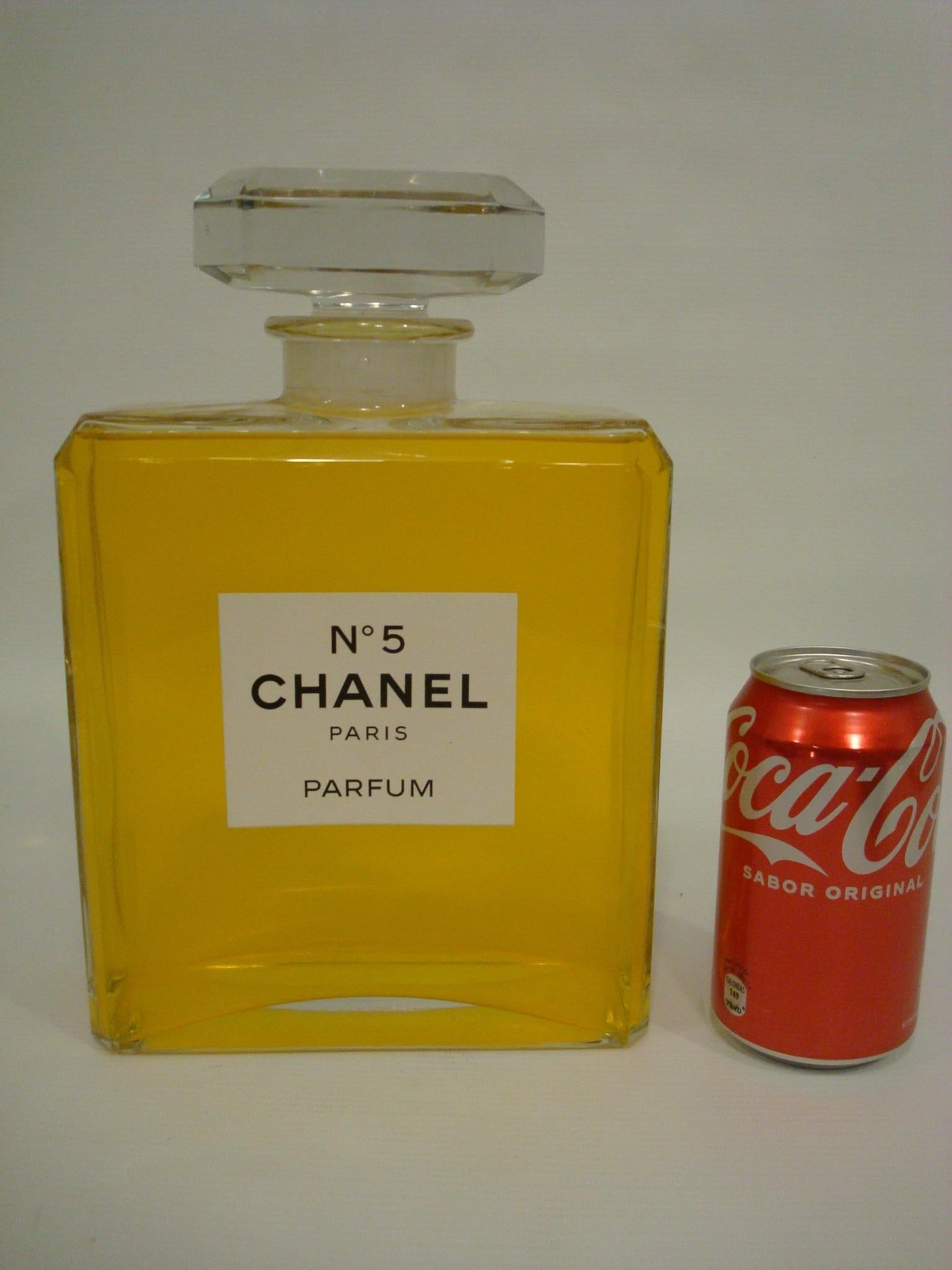 Chanel N5 Huge Store Display Perfume Bottle Advertising, France, 20th Century In Good Condition In Buenos Aires, Olivos