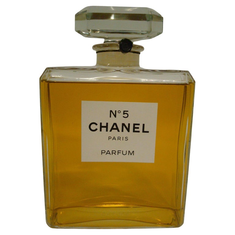 officiel siv Opdagelse Chanel N5 Huge Store Display Perfume Bottle Advertising, France, 20th  Century at 1stDibs | large chanel display bottle, huge parfüm, chanel no 5  large display bottle